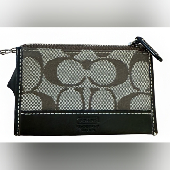 Coach wallet/coin purse with key chain and card holder - Picture 1 of 3
